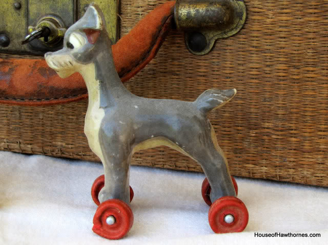 Vintage Disney Lady And The Tramp toy with wheels.