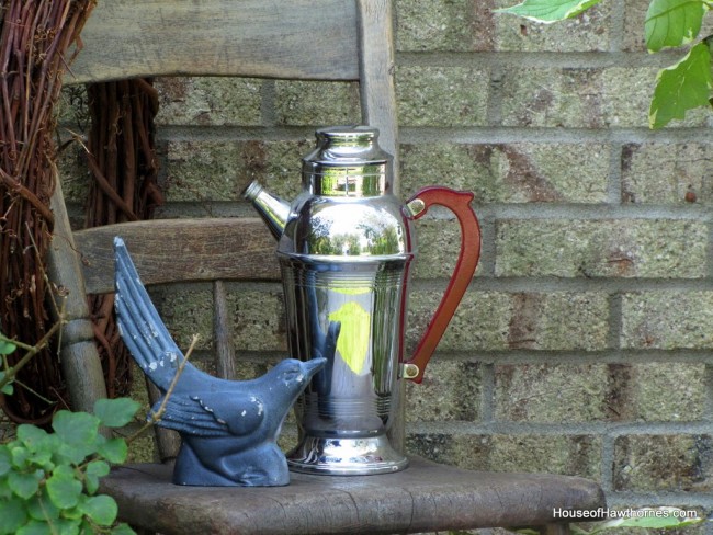 Vintage cocktail shaker with Bakelite handle.