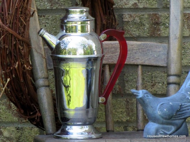 Vintage cocktail shaker with Bakelite handle.