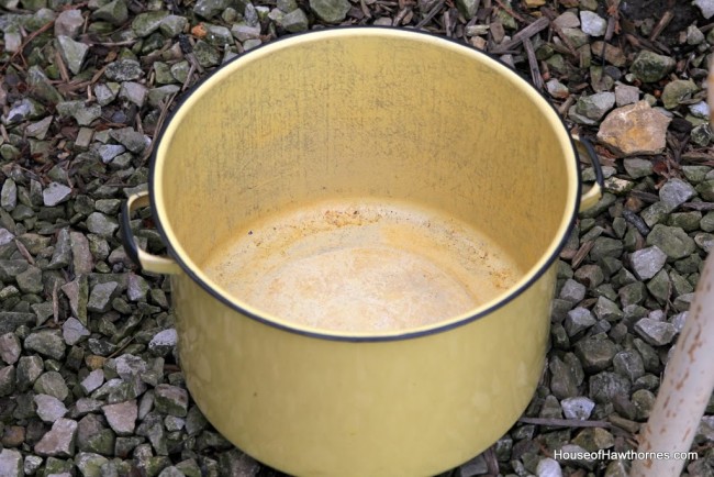 Harvest gold enamelware pot.