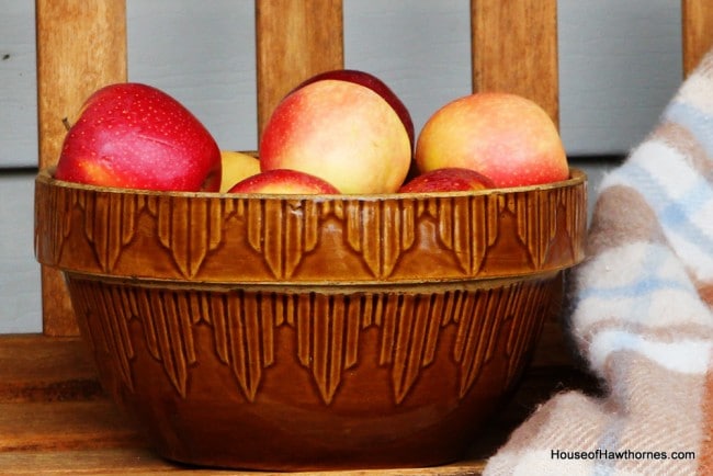 Beautiful Gala apples in a vintage mixing bowl - fall perfection in a bowl  via houseofhawthornes.com