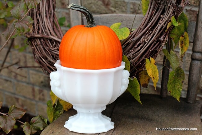 Milk glass and pumpkins. They look great together and you can find these milk glass planters ALL THE TIME at the thrift stores! Milk glass and pumpkins. They look great together and you can find these milk glass planters ALL THE TIME at the thrift stores!