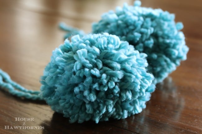 Make Pom-poms for ice skates – Willowday