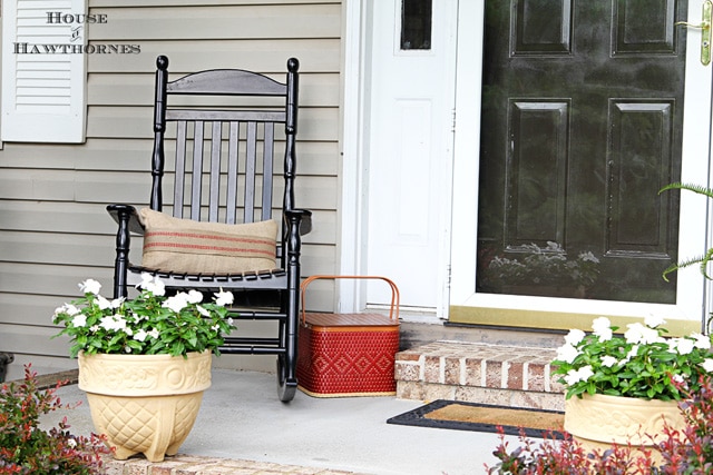 Patriotic porch decor for the 4th of July or Memorial Day. Lots of inspiration for your outdoor summer decorating. 