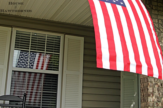 Patriotic porch decor for the 4th of July or Memorial Day. Lots of inspiration for your outdoor summer decorating. 