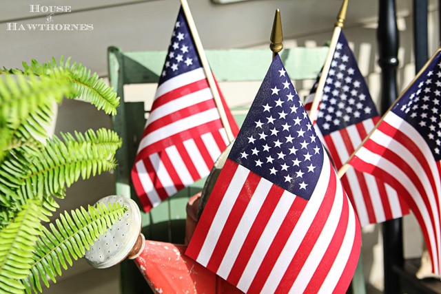 Patriotic porch decor for the 4th of July or Memorial Day. Lots of inspiration for your outdoor summer decorating. 