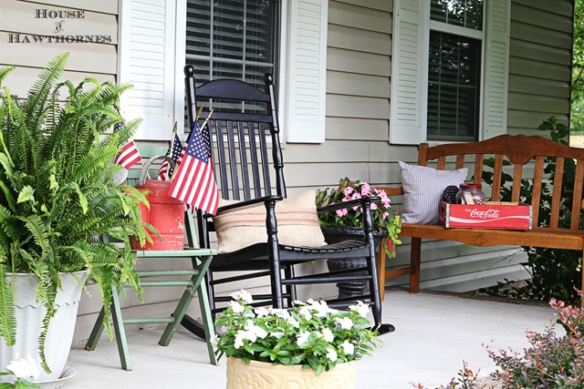 Patriotic porch decor for the 4th of July or Memorial Day. Lots of inspiration for your outdoor summer decorating. 