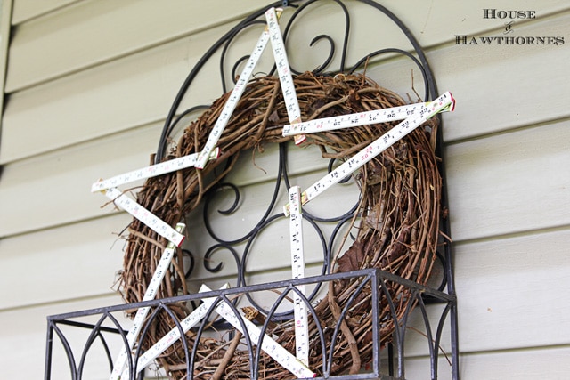 Patriotic porch decor for the 4th of July or Memorial Day. Lots of inspiration for your outdoor summer decorating. 