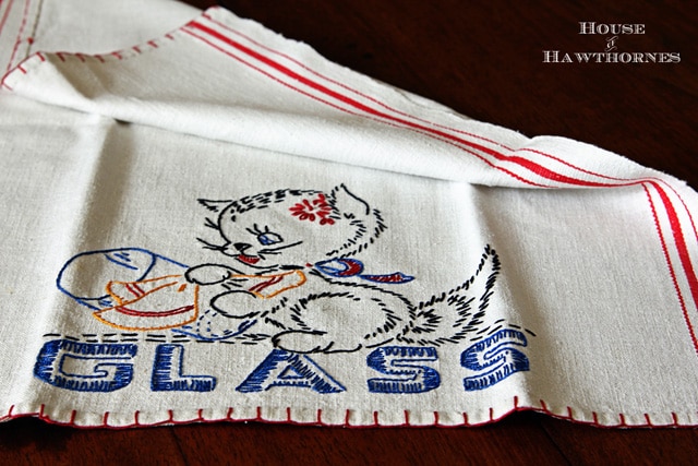 Dish towel used to dry glassware.