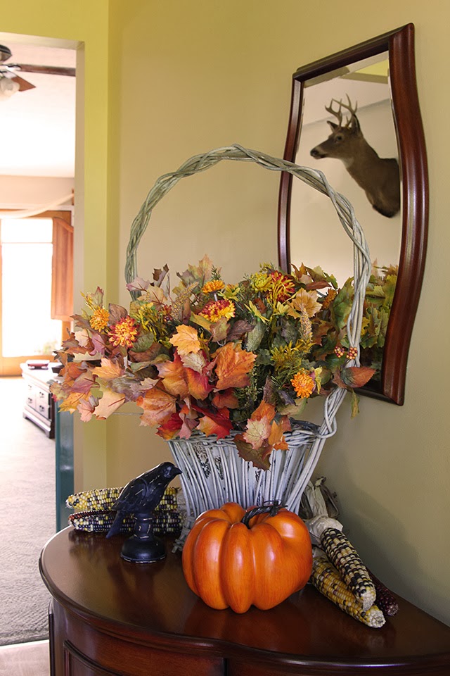 Fall home decor with a vintage flair @ houseofhawthornes.com