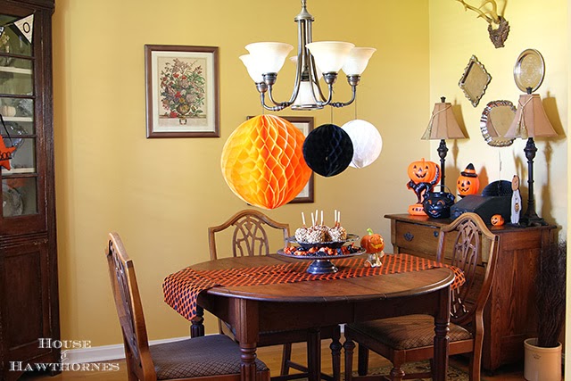 Vintage style Halloween party decor with blow molds and honeycombs
