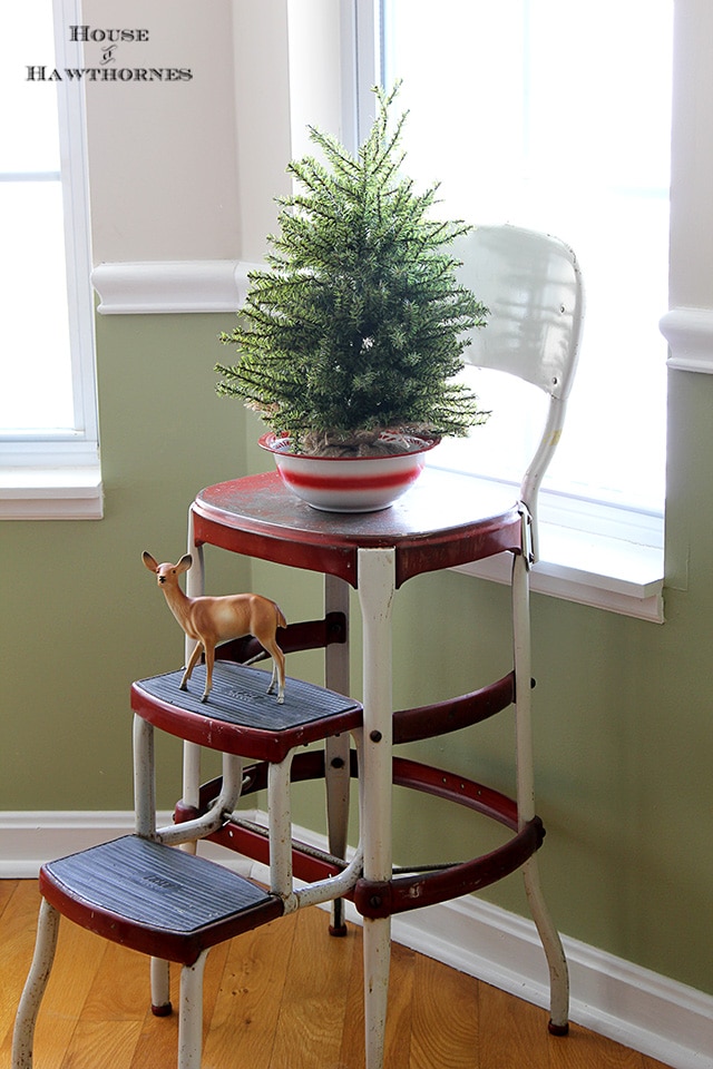 Using vintage Christmas deer in your holiday decor