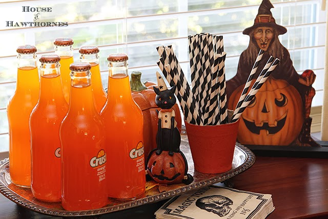 Vintage style Halloween party decor with blow molds and honeycombs