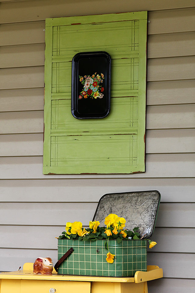 Vintage spring front porch decor Vintage spring front porch decor