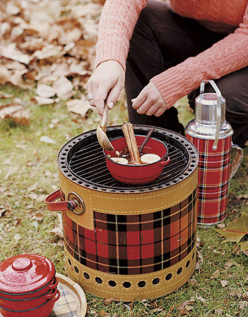Vintage camping, summer camp and sports are a HOT decorating trend right now! Here are 10 great vintage style camp ideas to 