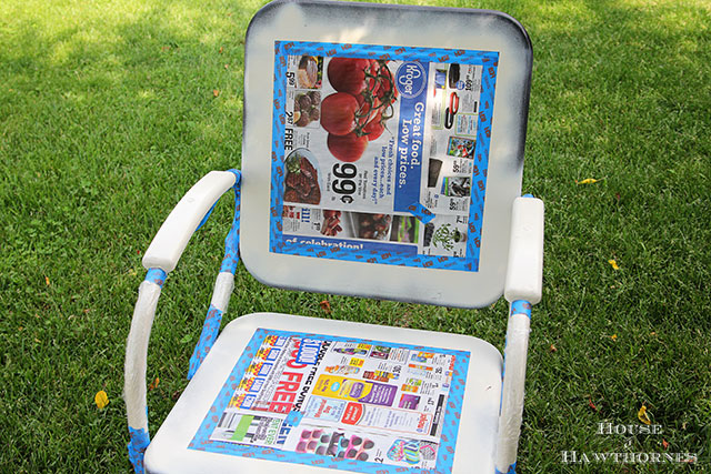 Easy to follow DIY tutorial on how to paint a vintage metal lawn chair. Or any metal chair for that matter! 