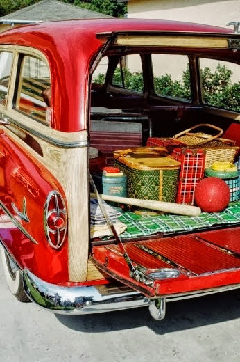 Vintage camping, summer camp and sports are a HOT decorating trend right now! Here are 10 great vintage style camp ideas to 