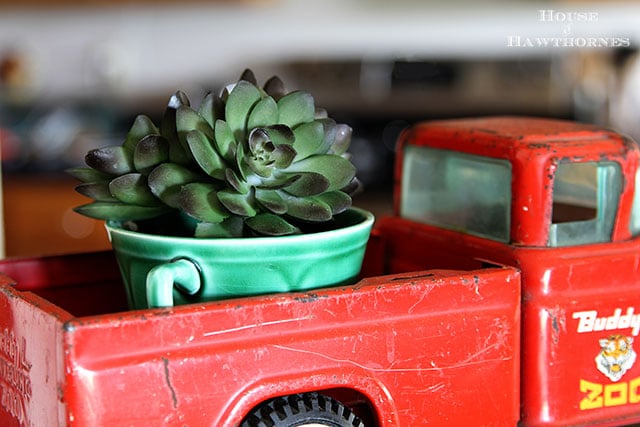 Using rubber succulents in your home decor. Includes a very simple tutorial to create a succulent dish. via houseofhawthornes.com