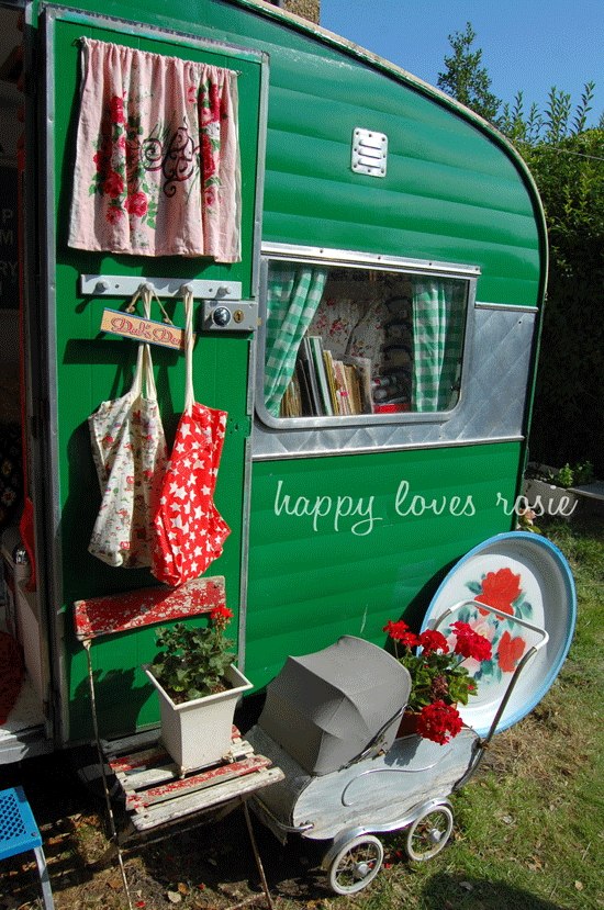 vintage Fisher Holivan travel trailer image from Happy Loves Rosie