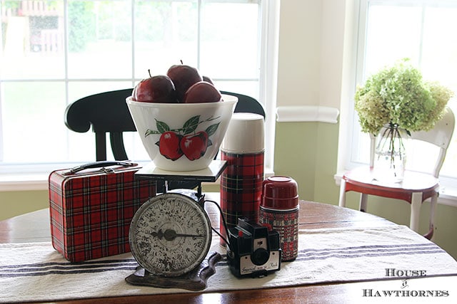 Fall apple vignette for the kitchen table via houseofhawthornes.com