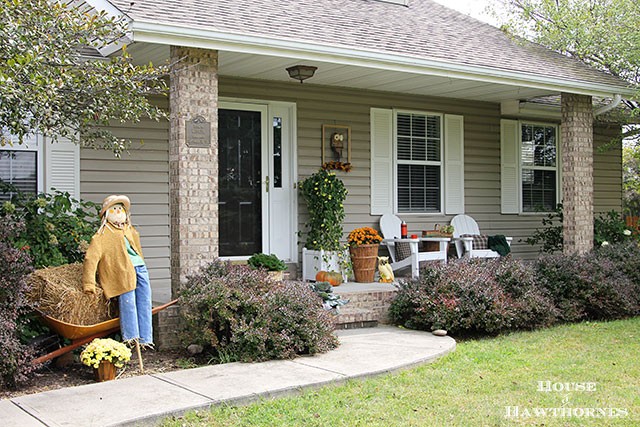 Eclectic Vintage Farmhouse Rustic Fall Porch via houseofhawthornes.com