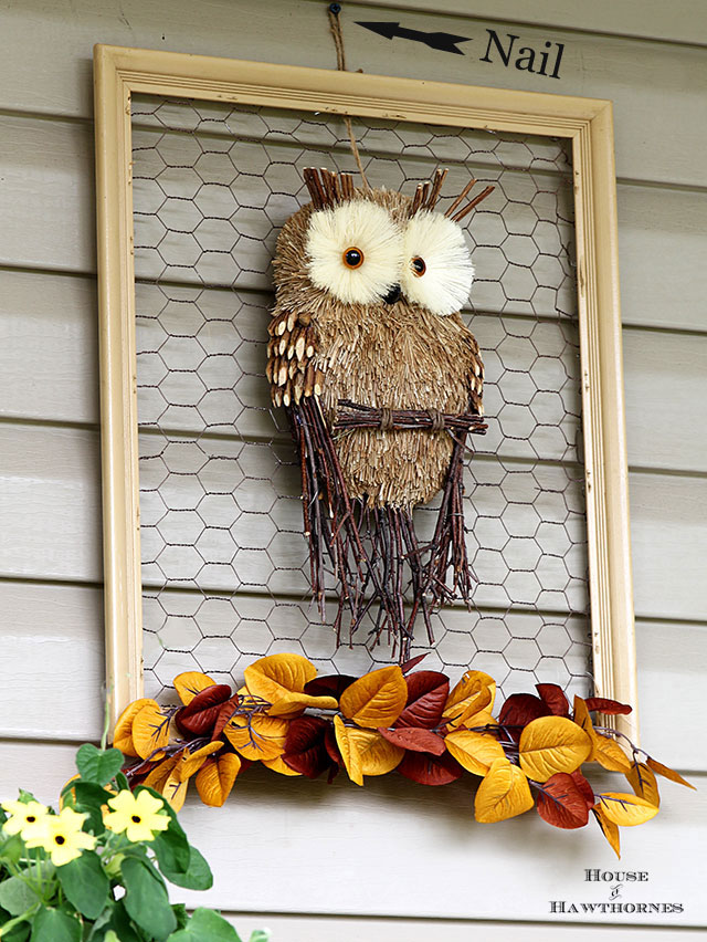 Tired of your traditional fall wreath? Make a framed chicken wire owl for your door instead. A super quick and easy fall home decor DIY project.
