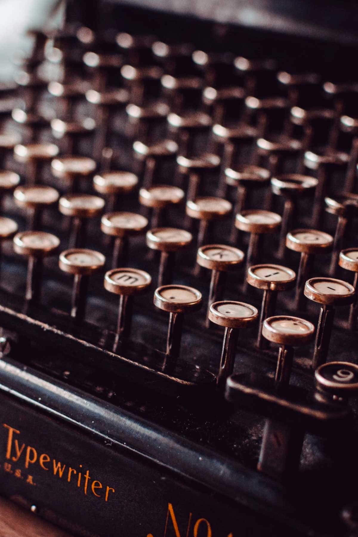 1925 Royal typewriter - closeup of the round keys. 