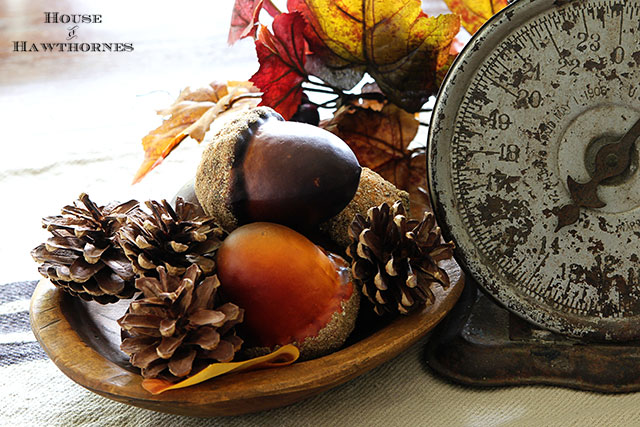 Quick and easy fall table decor. Just add a few key fall elements like acorns, pumpkins or Indian corn to the table and you've got an instant fall look. via houseofhawthornes.com