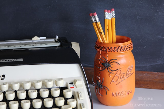 Halloween Painted Mason Jar Craft - a fun five minute craft for fall. via houseofhawthornes.com