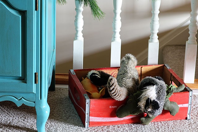 A holiday house tour with lots of Christmas decorating ideas, including many vintage Christmas decorations and easy DIY projects. via houseofhawthornes.com A holiday house tour with lots of Christmas decorating ideas, including many vintage Christmas decorations and easy DIY projects. via houseofhawthornes.com