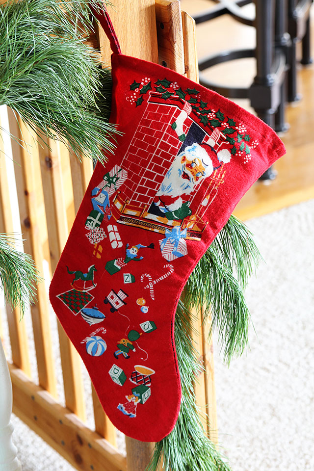 A holiday house tour with lots of Christmas decorating ideas, including many vintage Christmas decorations and easy DIY projects. via houseofhawthornes.com A holiday house tour with lots of Christmas decorating ideas, including many vintage Christmas decorations and easy DIY projects. via houseofhawthornes.com