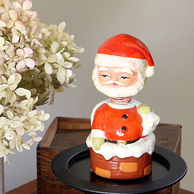 A holiday house tour with lots of Christmas decorating ideas, including many vintage Christmas decorations and easy DIY projects. via houseofhawthornes.com A holiday house tour with lots of Christmas decorating ideas, including many vintage Christmas decorations and easy DIY projects. via houseofhawthornes.com