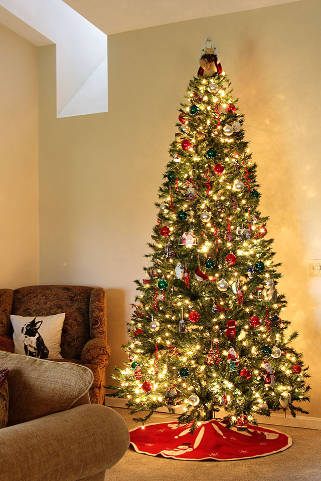 A holiday house tour with lots of Christmas decorating ideas, including many vintage Christmas decorations and easy DIY projects. via houseofhawthornes.com A holiday house tour with lots of Christmas decorating ideas, including many vintage Christmas decorations and easy DIY projects. via houseofhawthornes.com