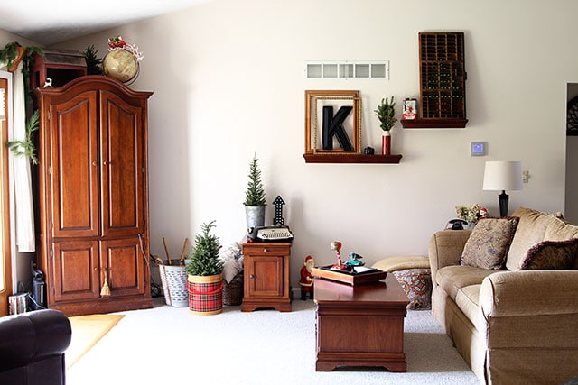 A holiday house tour with lots of Christmas decorating ideas, including many vintage Christmas decorations and easy DIY projects. via houseofhawthornes.com A holiday house tour with lots of Christmas decorating ideas, including many vintage Christmas decorations and easy DIY projects. via houseofhawthornes.com