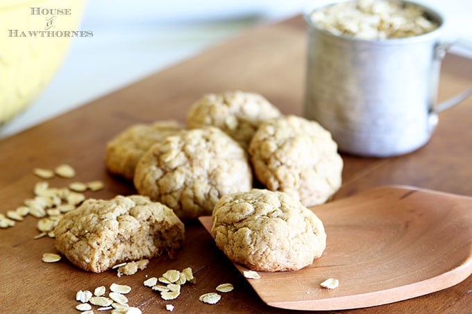 This is the best recipe for soft and chewy oatmeal cookies! Super easy to make and no electric mixers involved, so kids can help make them too. 