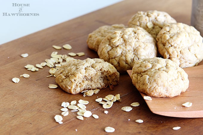 This is the best recipe for soft and chewy oatmeal cookies! Super easy to make and no electric mixers involved, so kids can help make them too. 