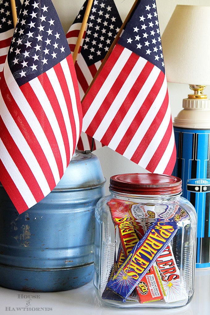 Quick and easy 4th Of July decorations using simple items you can find at the grocery store. Great patriotic DIY home decor and party ideas for the Fourth.