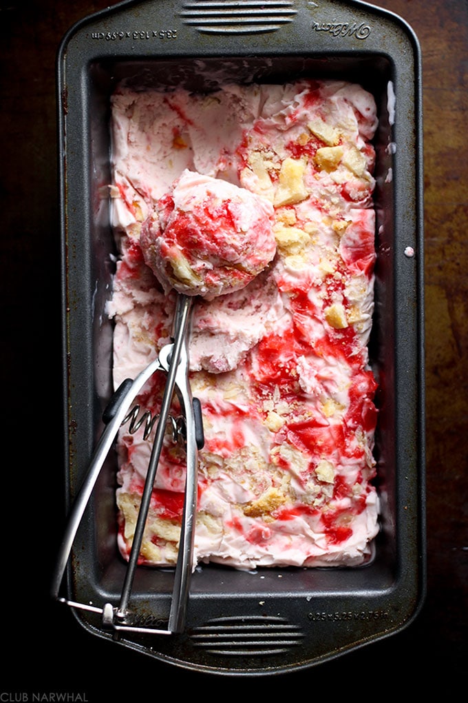 Strawberry rhubarb pie ice cream