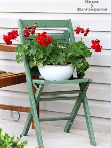 Summer back porch decorating ideas with an eclectic style. Easy DIY and decor inspiration for your porch or patio this summer.