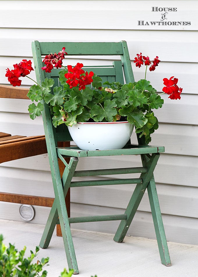 Summer back porch decorating ideas with an eclectic style. Easy DIY and decor inspiration for your porch or patio this summer.