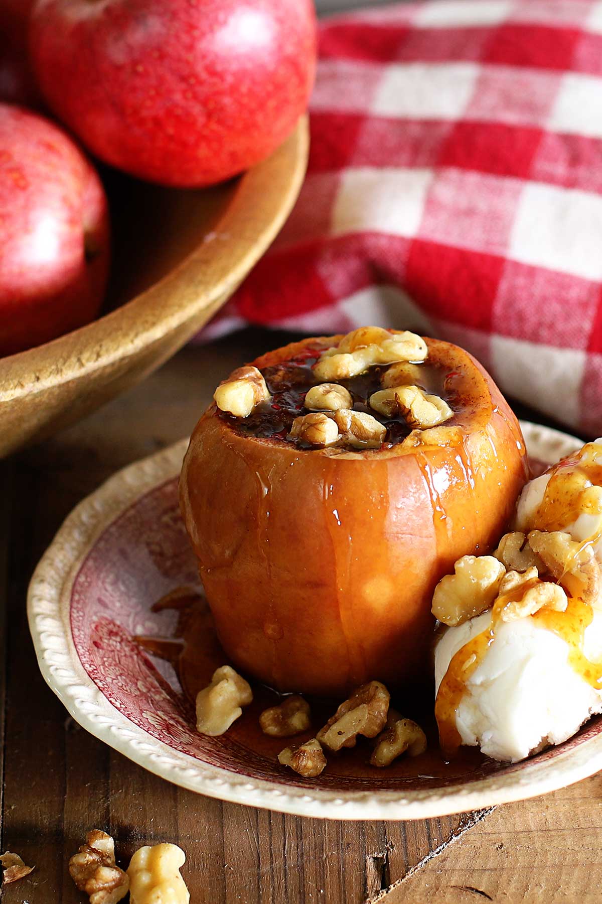 Crockpot Baked Apple Recipe - House of Hawthornes