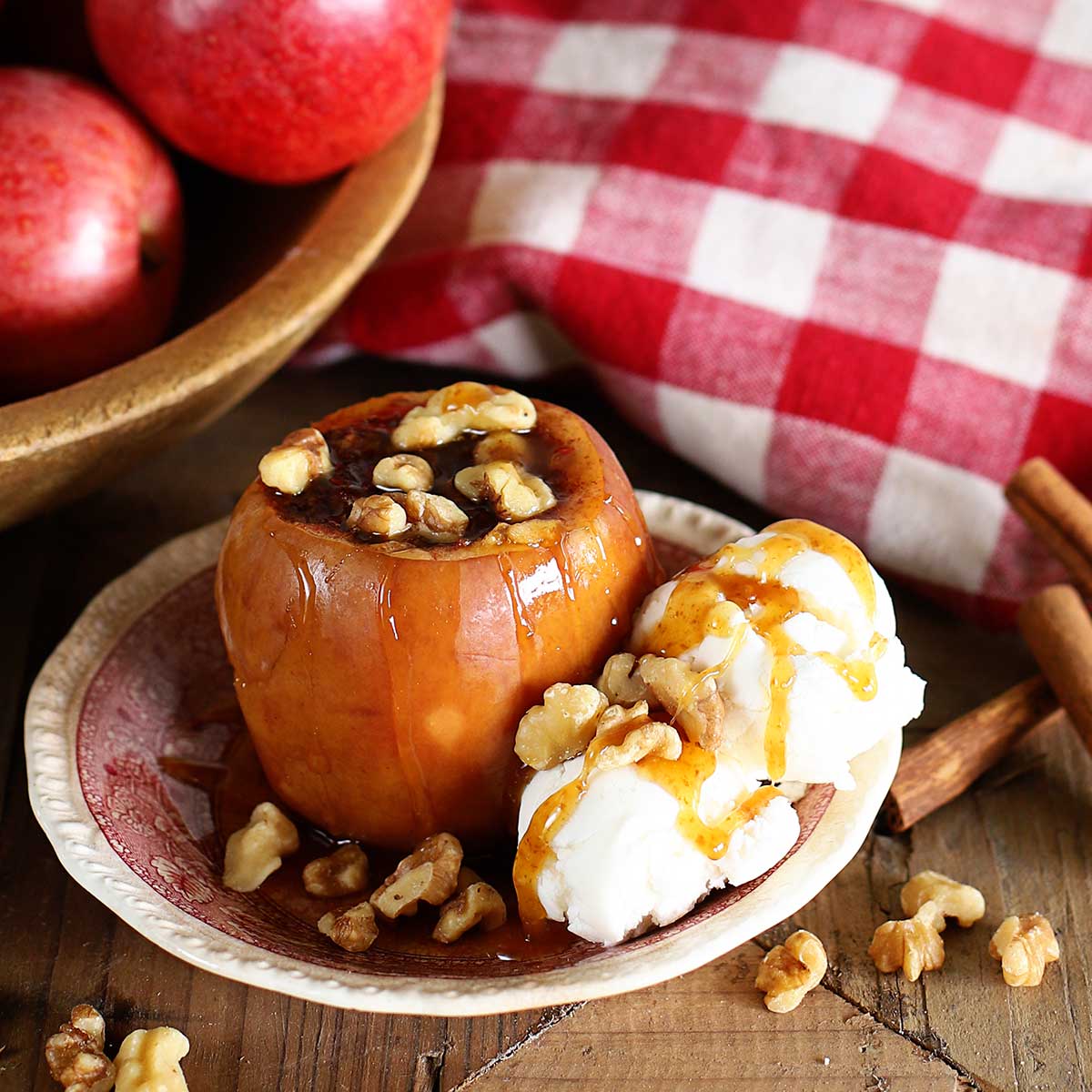 Crockpot Baked Apple Recipe - House of Hawthornes