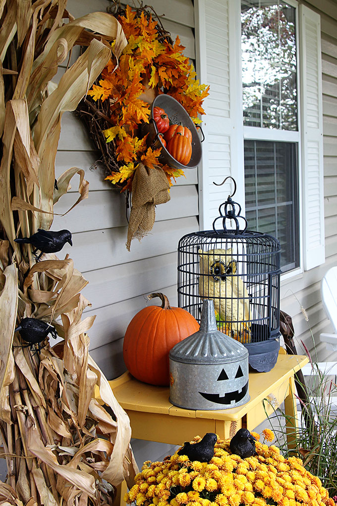 Quick and easy Halloween decorating ideas for your porch. An inexpensive way to transition the porch from fall to Halloween decor with just a few additions. 