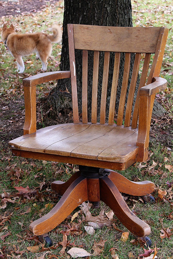 Breathing new life into an oak banker's chair with chalk paint and a stencil. A simple DIY project that saved this tired yard sale find from an early death.