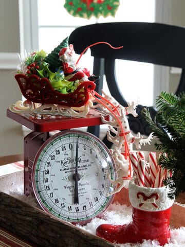 This nostalgic Christmas breakfast room is a great example of how to use vintage Christmas decor in your home without it looking like your grandma's house!