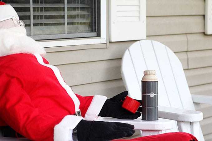 Traditional Christmas porch decor meets FUN and FUNKY! Just because you like a little red and green in your holiday decor doesn't mean it has to be boring.