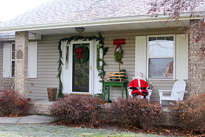 Traditional Christmas porch decor meets FUN and FUNKY! Just because you like a little red and green in your holiday decor doesn't mean it has to be boring.