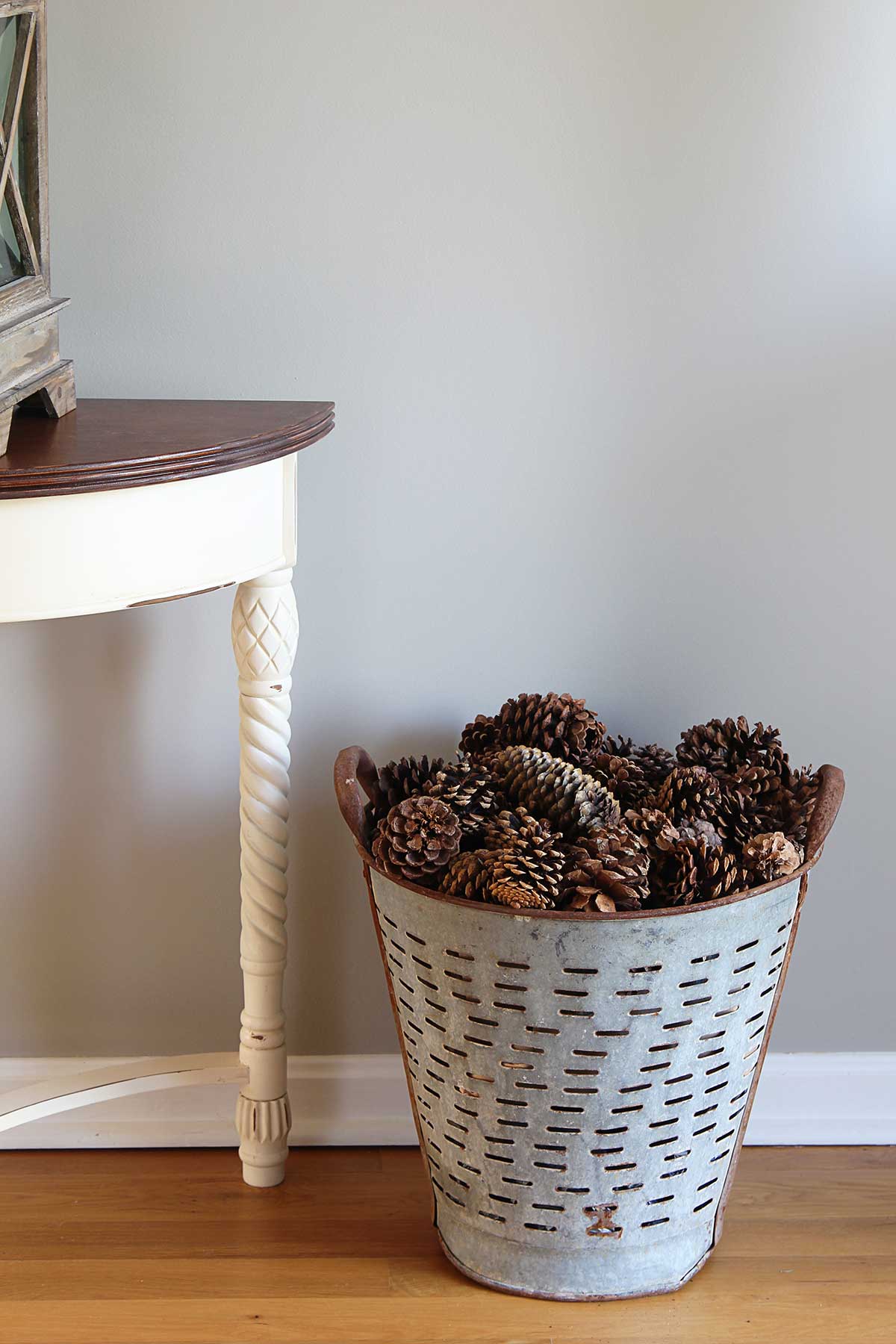 Learn how to use pinecones for winter home decor. Decorating during that awkward time between Christmas decor coming down and spring decor going up.