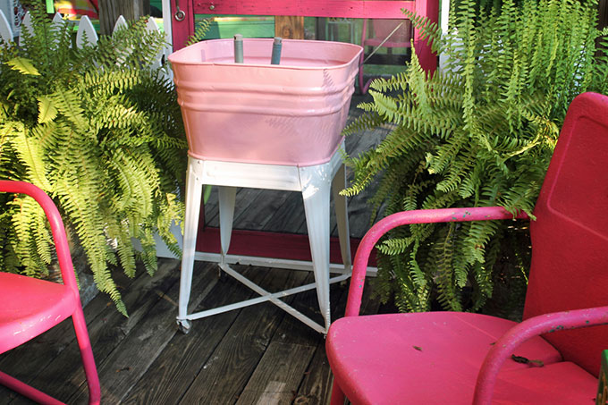 10+ inexpensive and inspiring DIY potting bench ideas to get you in the mood for spring gardening. They could also be used as a serving station on your porch, deck or patio.