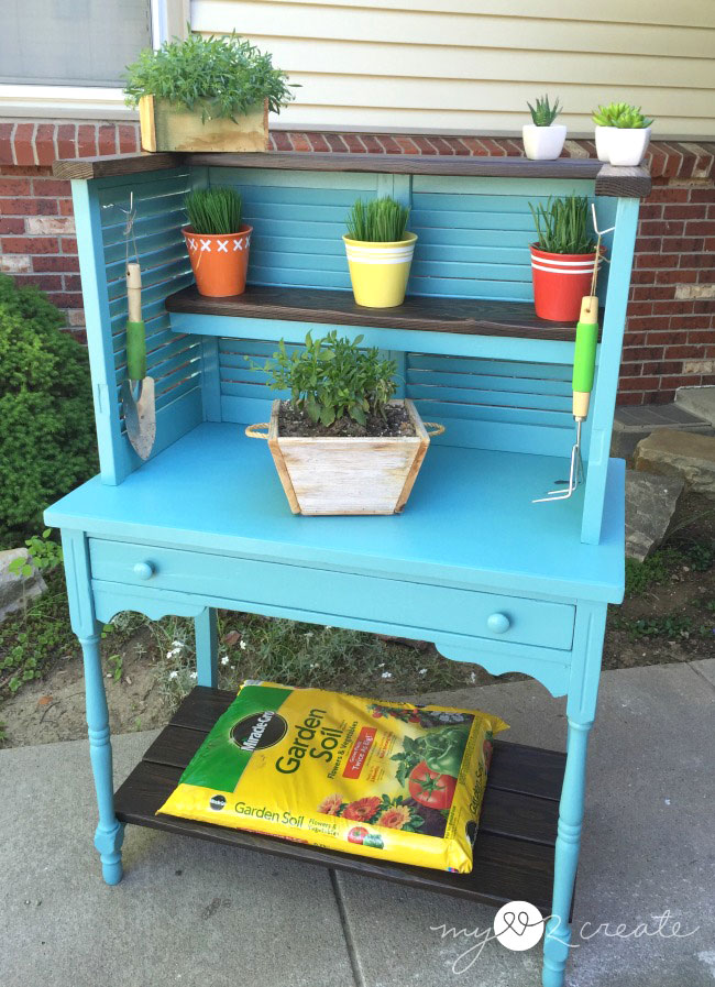 10+ inexpensive and inspiring DIY potting bench ideas to get you in the mood for spring gardening. They could also be used as a serving station on your porch, deck or patio.